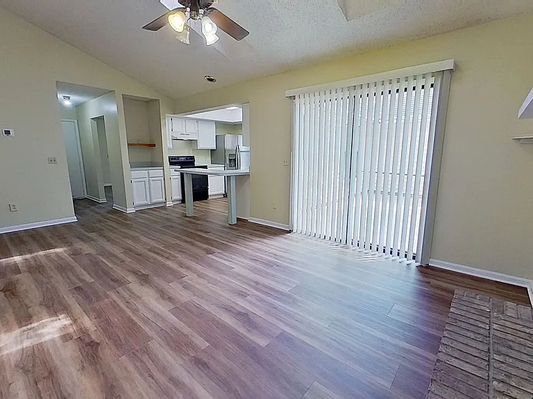12958 Medford Ln — Photo 11