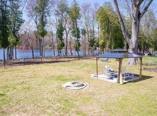 81 Edgewater Dr, Framingham, MA 01702