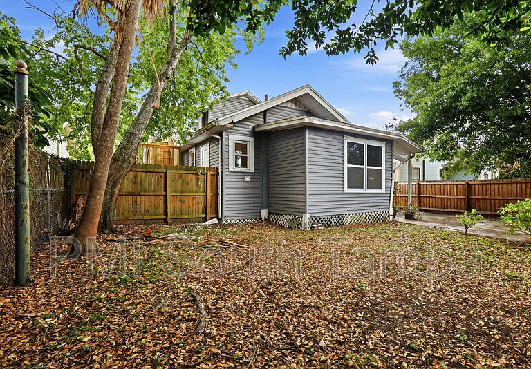 203 W Emma St — Photo 25