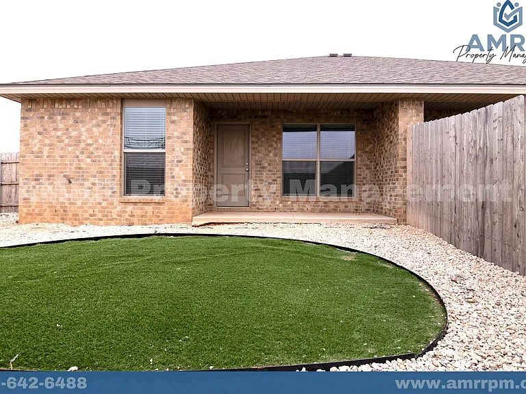 2125 N Texas Ave — Photo 19
