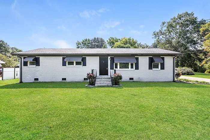 9 Circle Dr