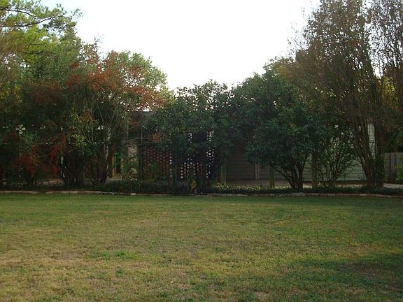 2nd image of 322 Park Ln