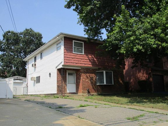 4th image of 404 Jefferson St