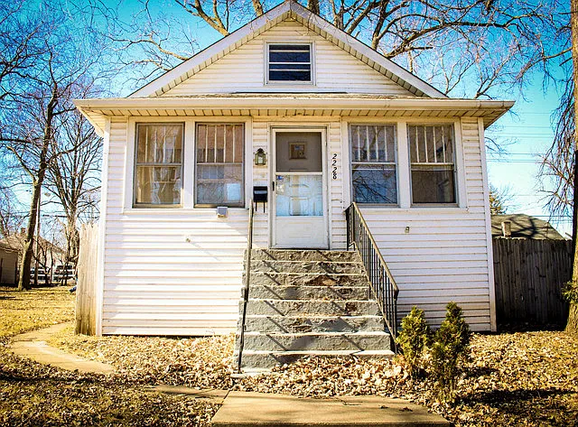2228 Hervey Ave photo 1