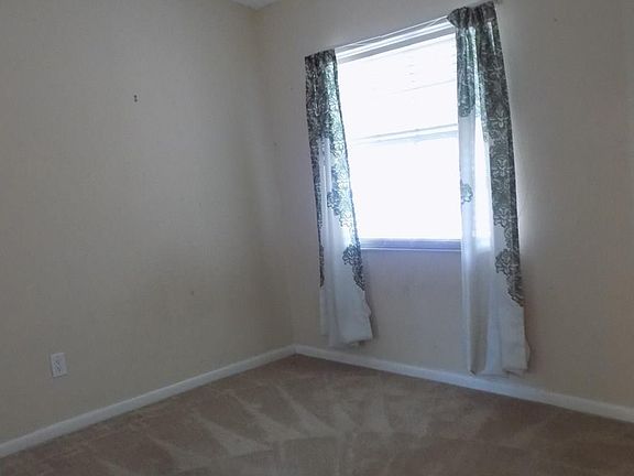 2nd image of 325 Parkview Dr #B