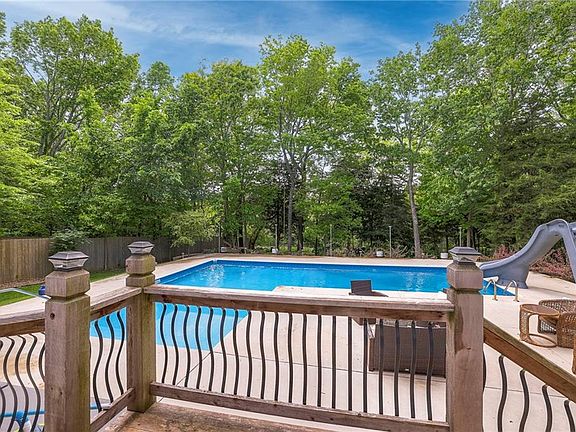 4th image of 8466 Frederick Dr