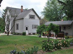 4th image of 440 Franklin Ave