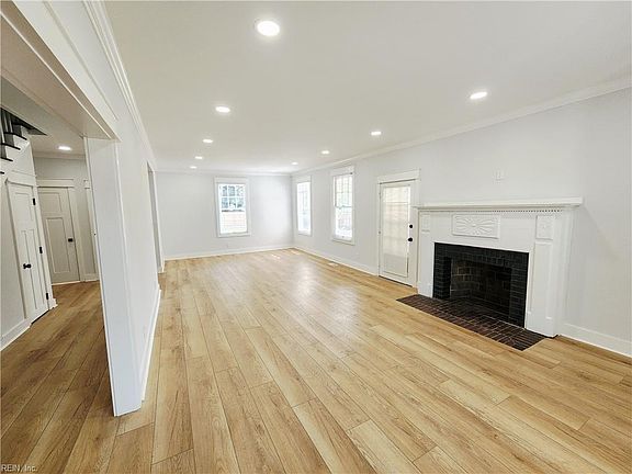 3rd image of 245 Broad St