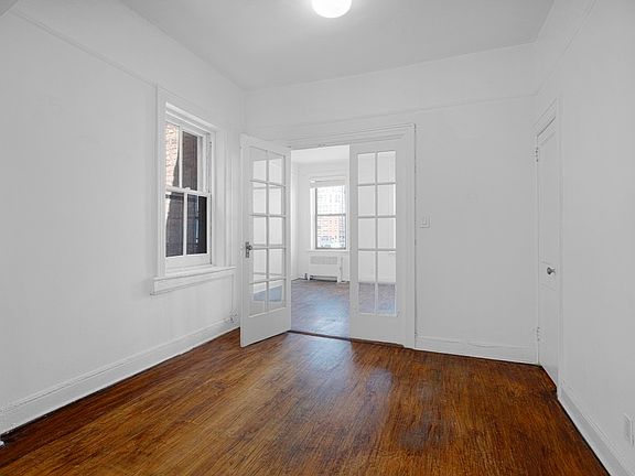 4th image of 240 W 4th St APT 5C