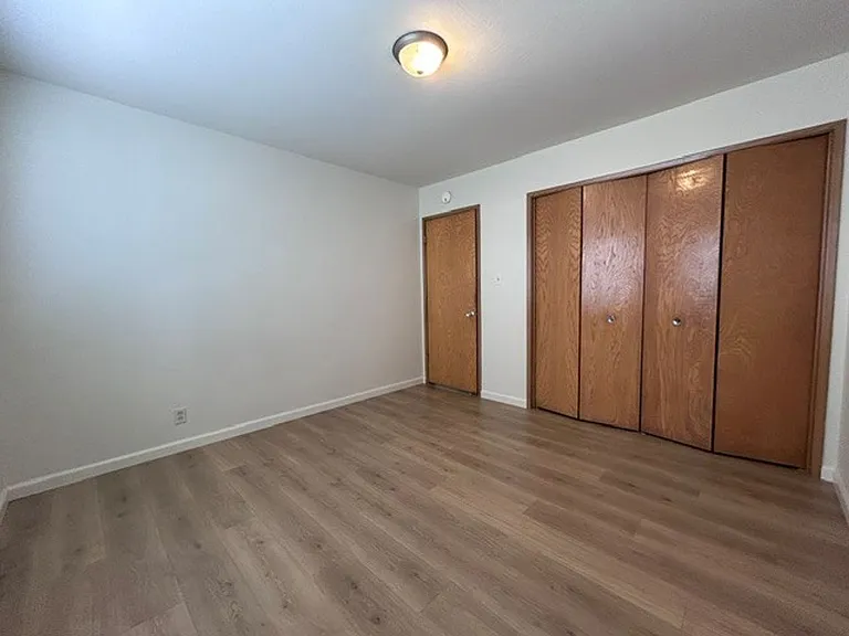 939 Lexington Ave — Photo 12