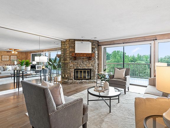 5th image of 4319 Lakeshore Ln Unit 207
