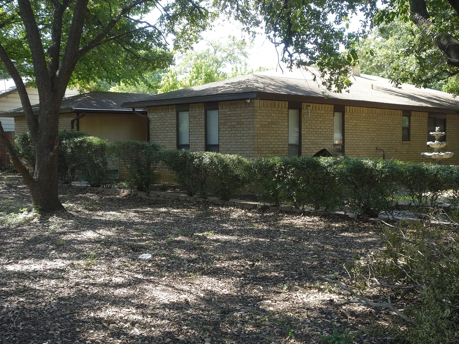 5 bed, 2.5 bath, 3100 sqft, $3,000 — Photo 3