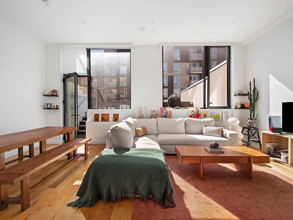 1st image of 210 N 10th St #2