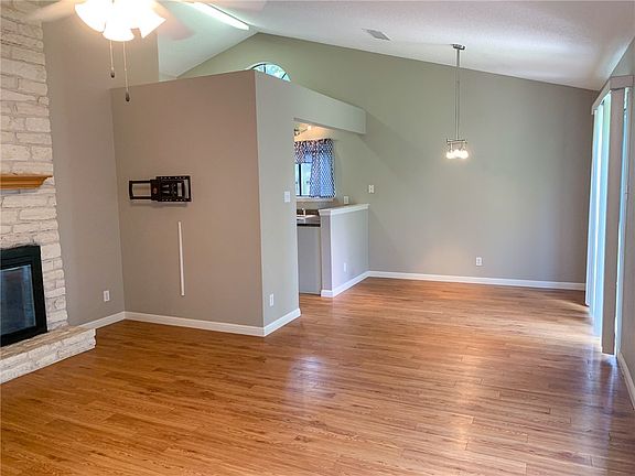 5th image of 1309 Elm Forest Dr