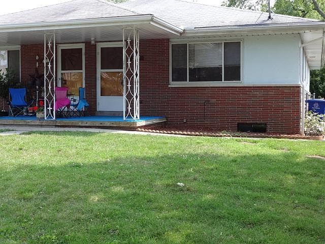 1st image of 699 Village Dr
