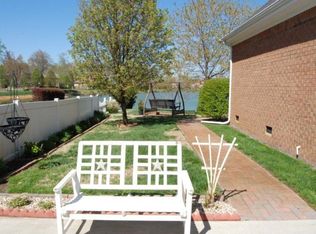 1044 Harwich Dr, Chesapeake, VA 23322