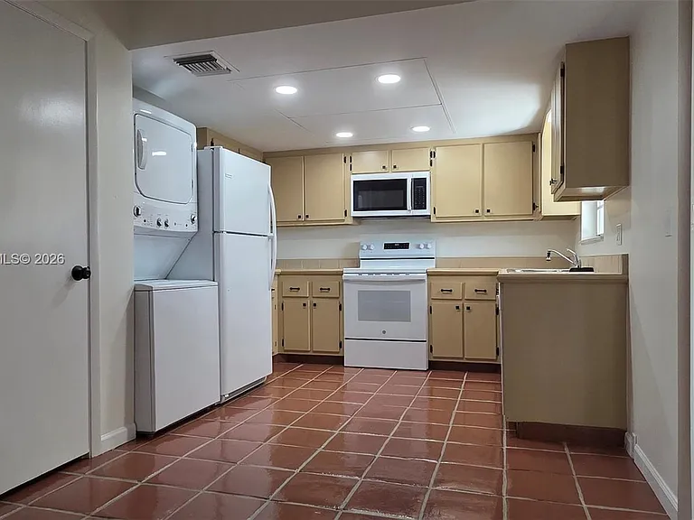 180 Cypress Way E #E230 — Photo 10