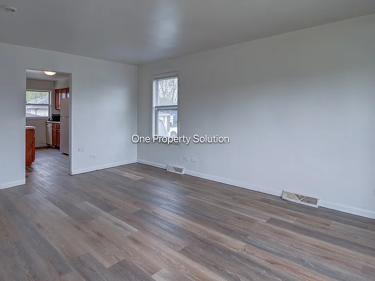 1227 Logan St — Photo 7