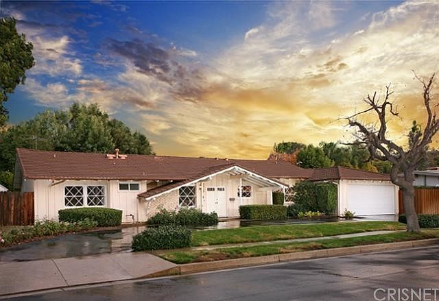 1st image of 5912 Moorcroft Ave
