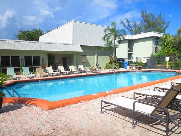3rd image of 805 W Oakland Park Blvd APT E8