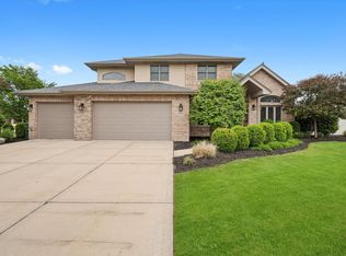 19325 Kickapoo Dr, Tinley Park, IL 60487