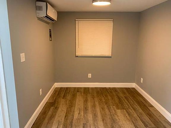 3rd image of 928 Argonne Dr