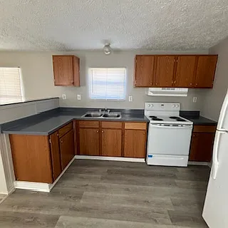 3 bed, $995 — Photo 4