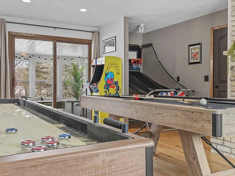 900 Woodview Dr — Photo 23