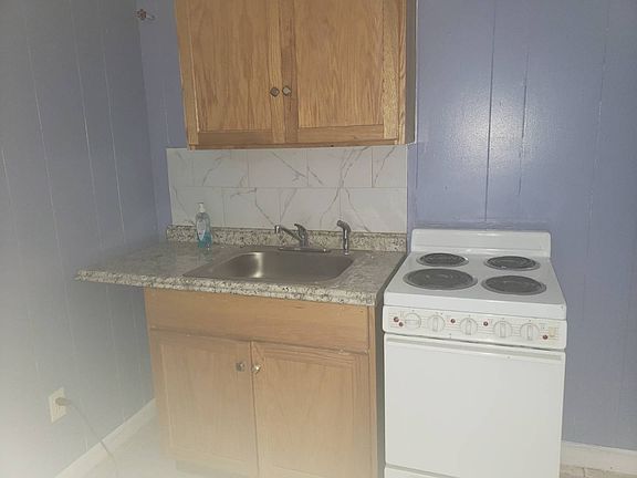 2nd image of 1435 E 95th St
