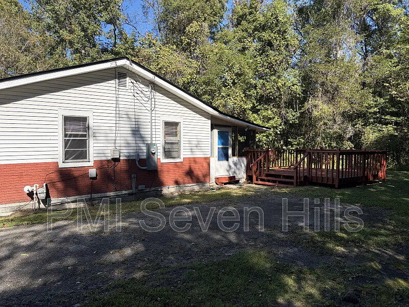 3 bed, 1.0 bath, $1,395 — Photo 3
