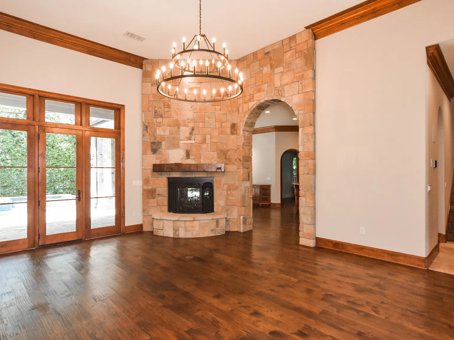 4 bed, 3767 sqft, $6,000 — Photo 4