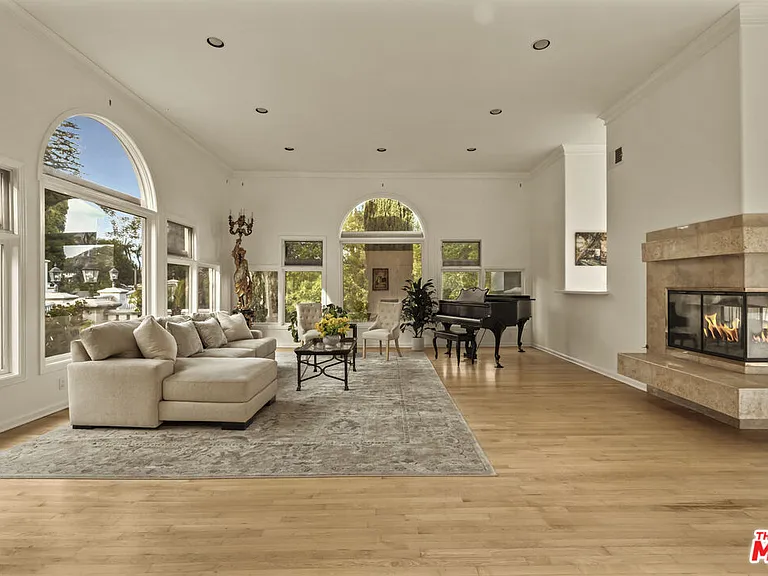 3780 1/2 Multiview Dr — Photo 10