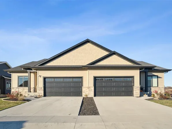 1260 Berkshire Ln, North Liberty, IA 52317