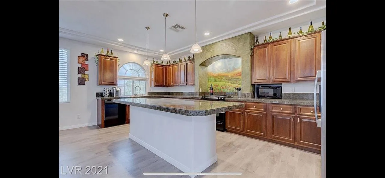 5 bed, 2870 sqft, $2,550 — Photo 3