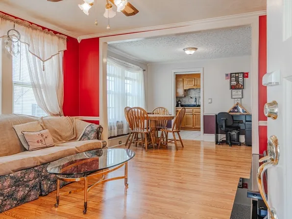 6 Vernal Ave, Foxboro, MA 02035