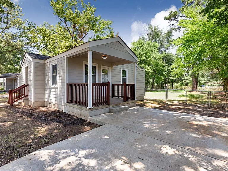 914 Linwood Dr NW — Photo 4