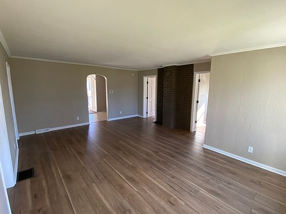 2nd image of 250 E Division St