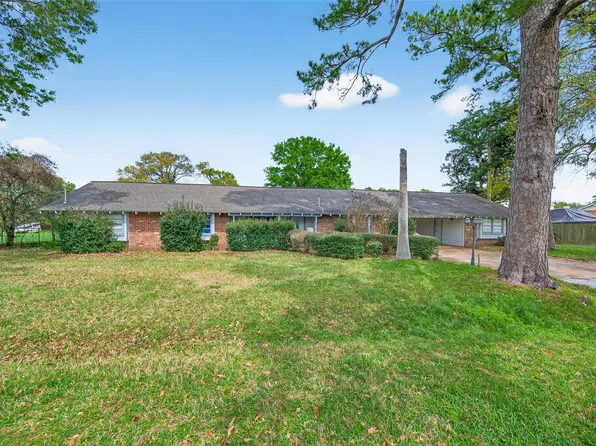 614 Pine Cir, Seabrook, TX 77586
