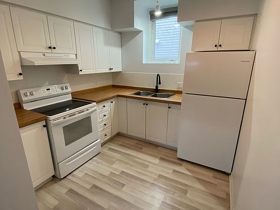 3rd image of 239 Stiver St #B
