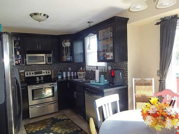 3rd image of 618 Cayce Dr