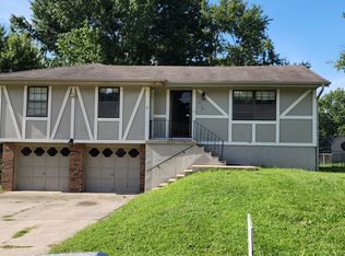 216 SW Redwood Dr, Blue Springs, MO 64014