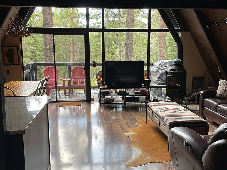 Comfortable leather couches, wood burning stove. LCD television with Apple TV.