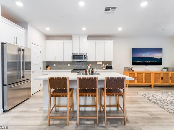 600 N Carriage Hill Dr #1039, Las Vegas, NV 89138