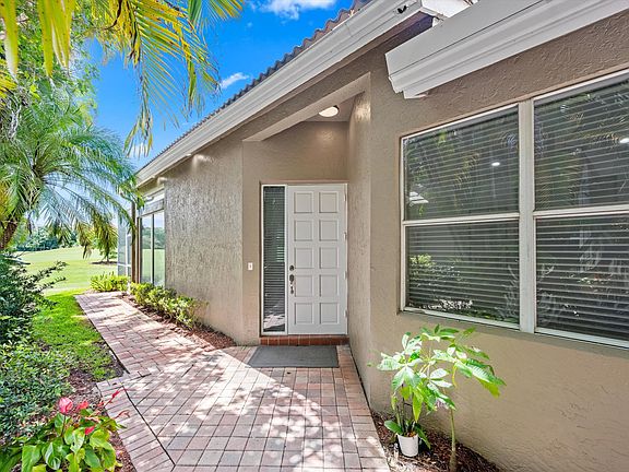 3rd image of 4706 Carlton Golf Drive