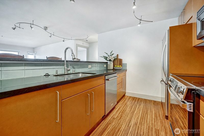 5th image of 1550 Eastlake Avenue E #503