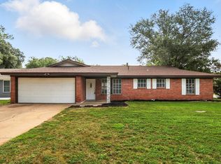 200 Arcadia St, Hurst, TX 76053