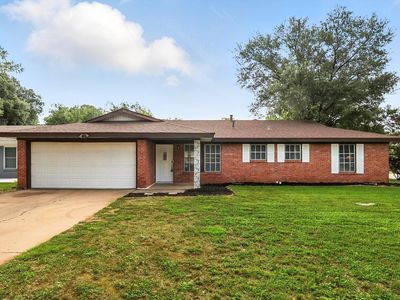 200 Arcadia St, Hurst, TX, 76053