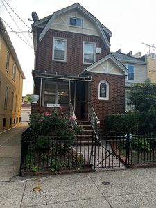 642 E 40th St, Brooklyn, NY, 11203