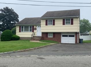 2 Dixon Ln, East Hanover, NJ 07936