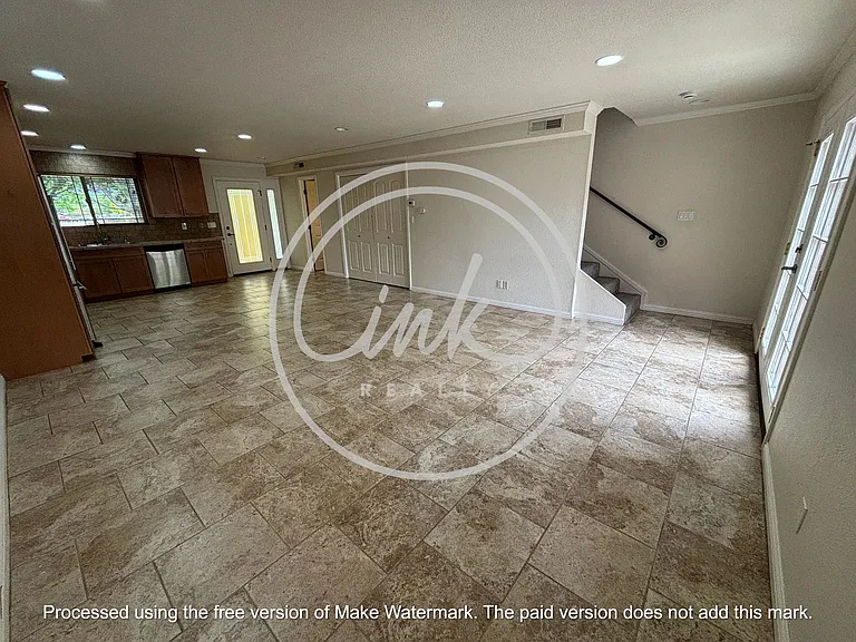 1038 Riverview Dr — Photo 4